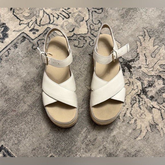 UGG Aubrey Ankle Strap Platform Sandal - Picture 7 of 13